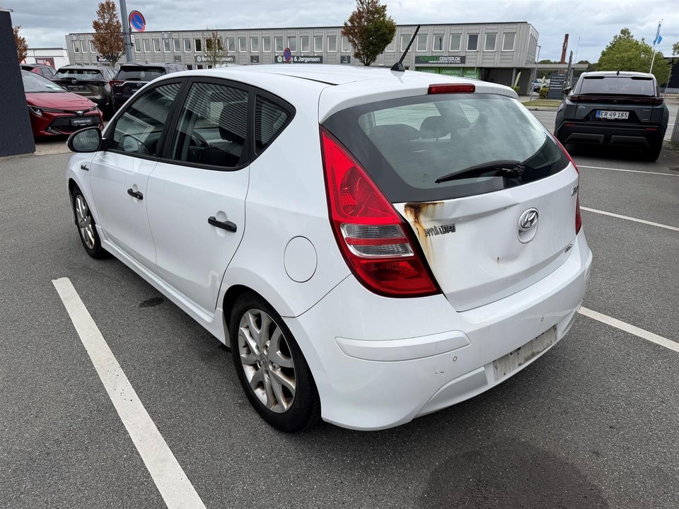 Hyundai i30 1,6 CRDi 90 Classic 5d