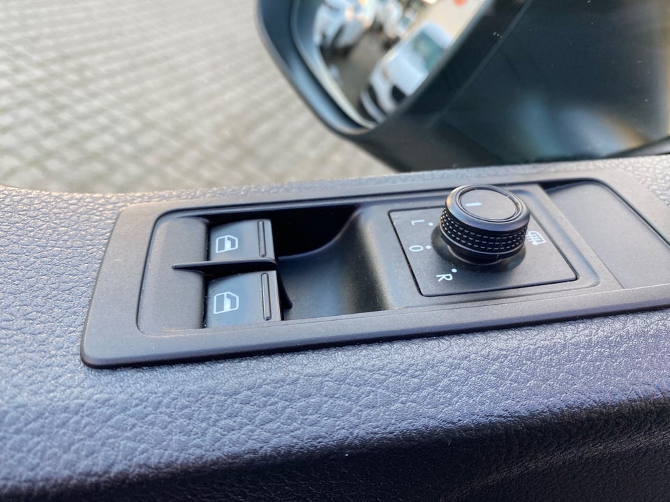 VW Transporter 2,0 TDi 110 Kassevogn lang