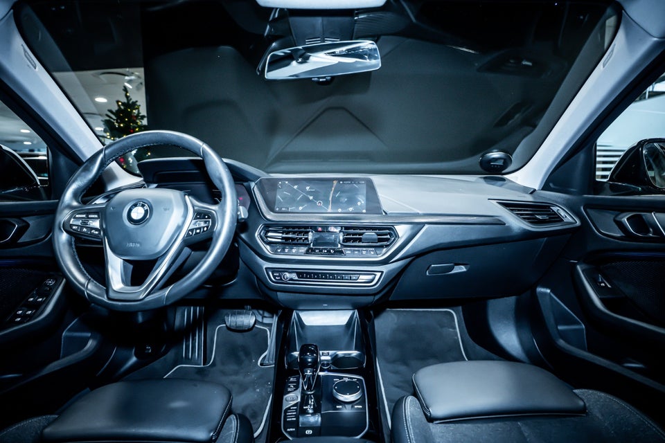 BMW 118i 1,5 Sport Line aut. 5d