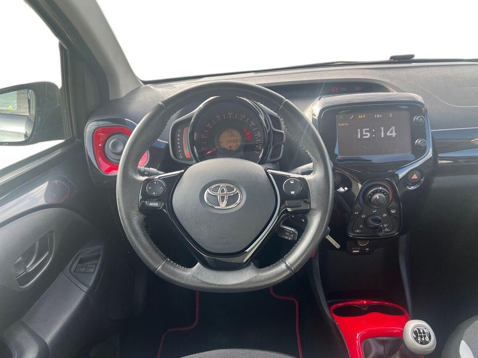 Toyota Aygo 1,0 VVT-i x-press 5d
