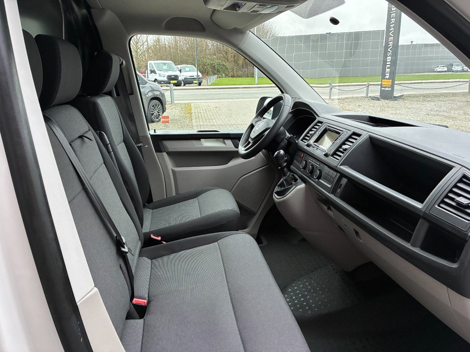 VW Transporter 2,0 TDi 102 Kassevogn lang