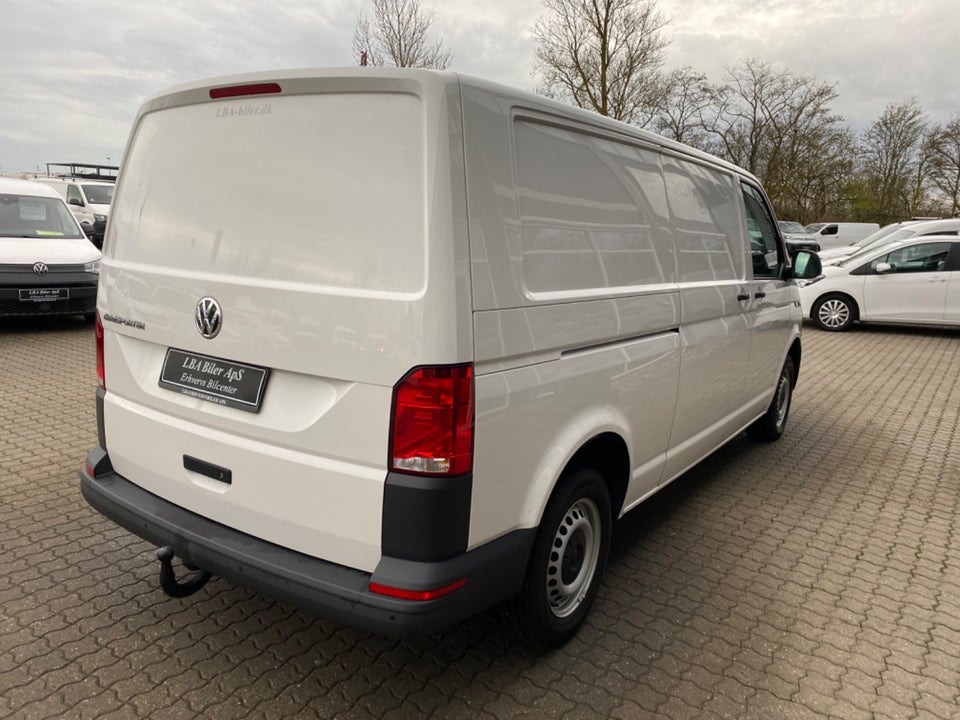 VW Transporter 2,0 TDi 110 Kassevogn lang