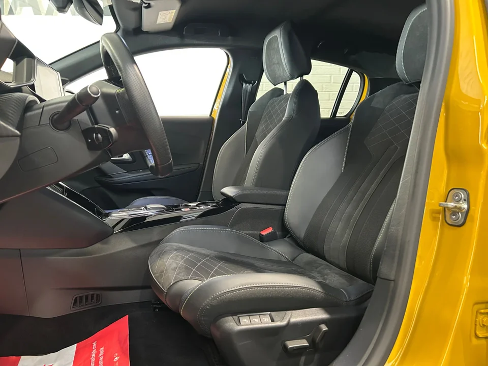 Peugeot e-208 50 GT 5d