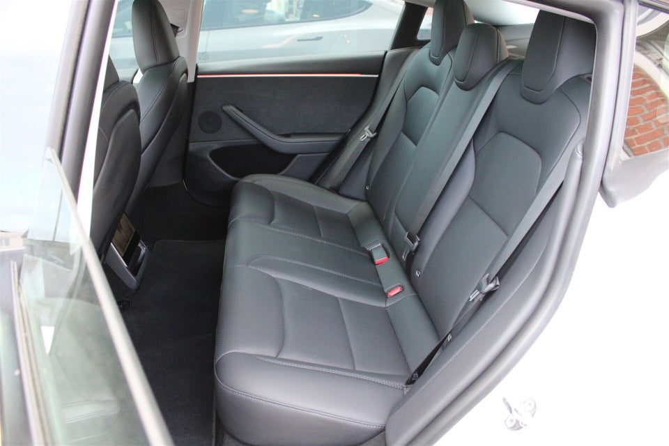 Tesla Model 3 Long Range AWD 4d