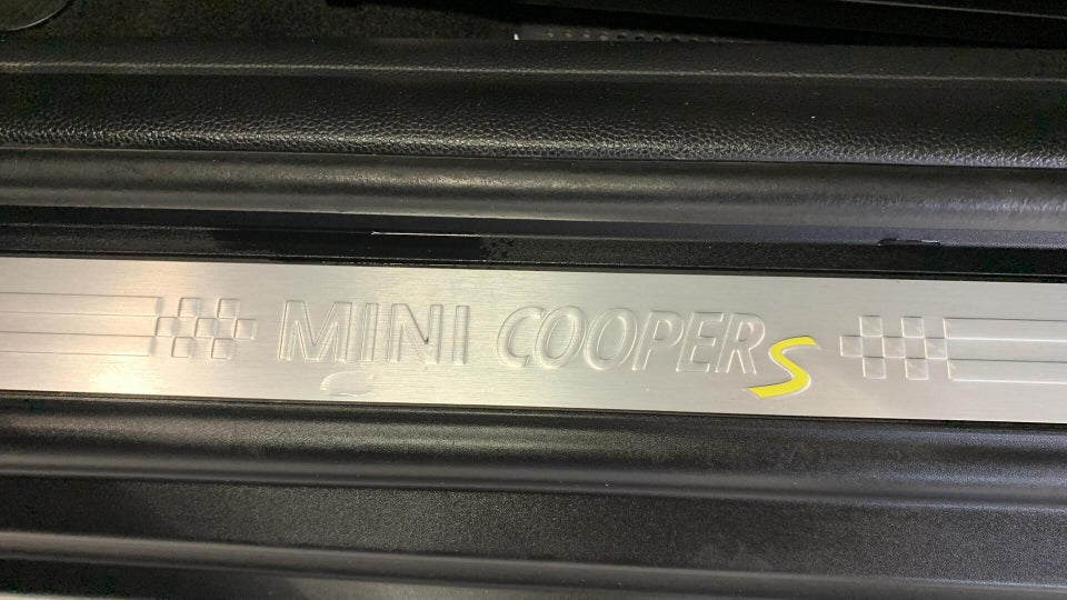 MINI Cooper SE Essential 3d