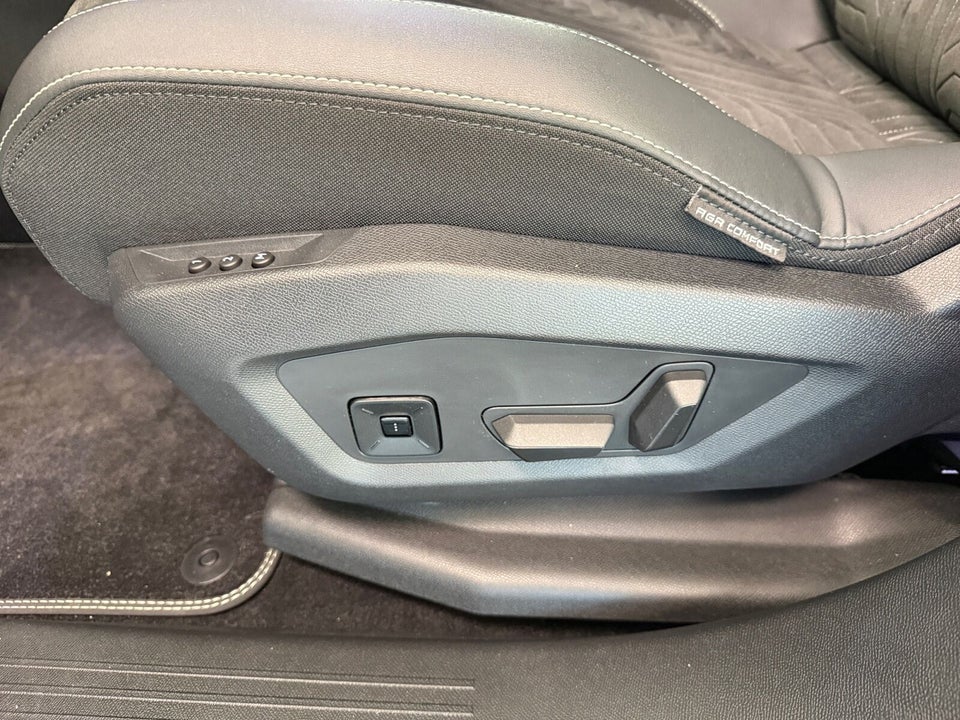 Peugeot e-3008 101 GT 5d