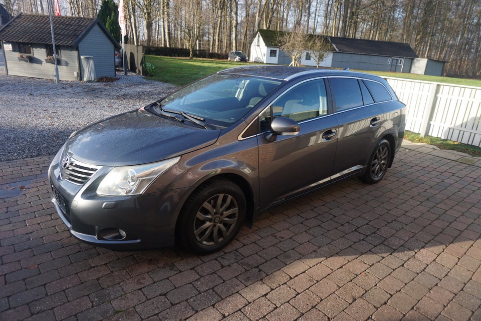 Toyota Avensis 1,8 VVT-i T2 Business stc. 5d