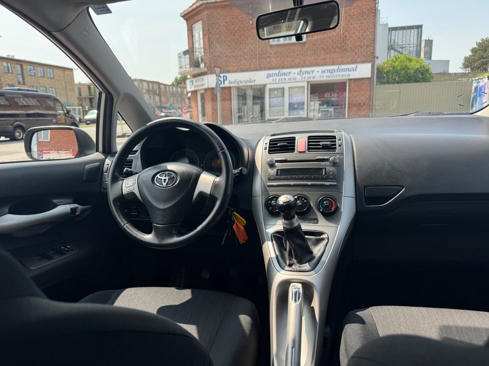 Toyota Auris 1,6 Luna 5d