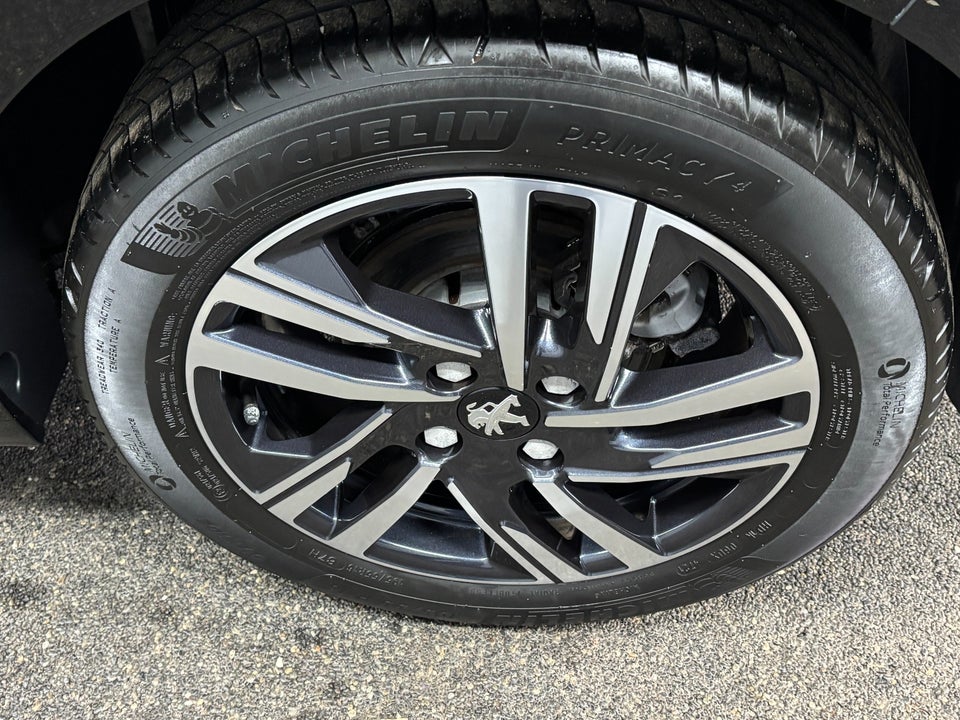 Peugeot 208 1,2 PureTech 100 Allure 5d