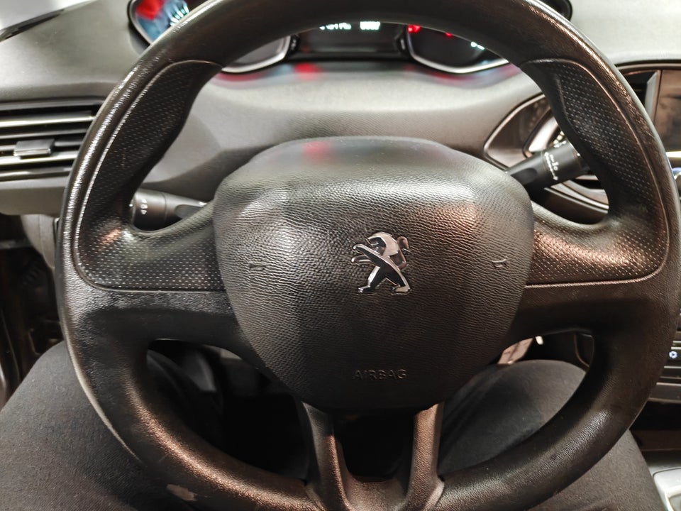 Peugeot 308 1,2 VTi 82 Active 5d