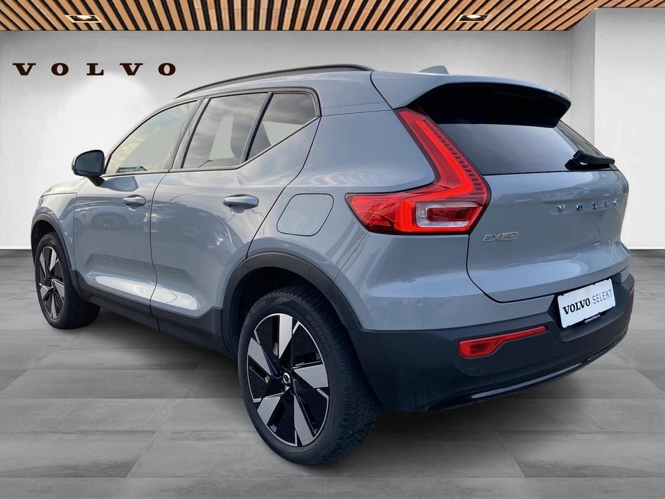 Volvo EX40 Standard Range Core 5d