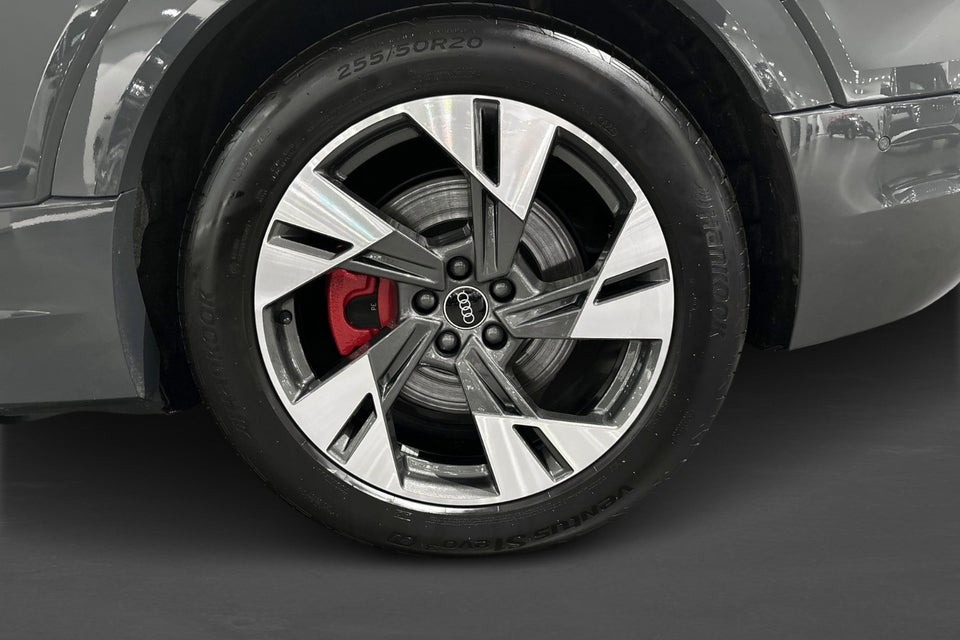 Audi Q8 e-tron 55 S-line quattro 5d