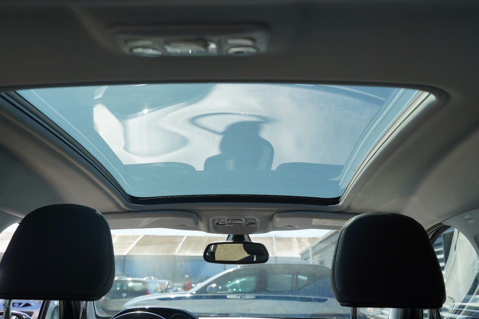 Peugeot 2008 1,2 PureTech 130 Allure Sky 5d