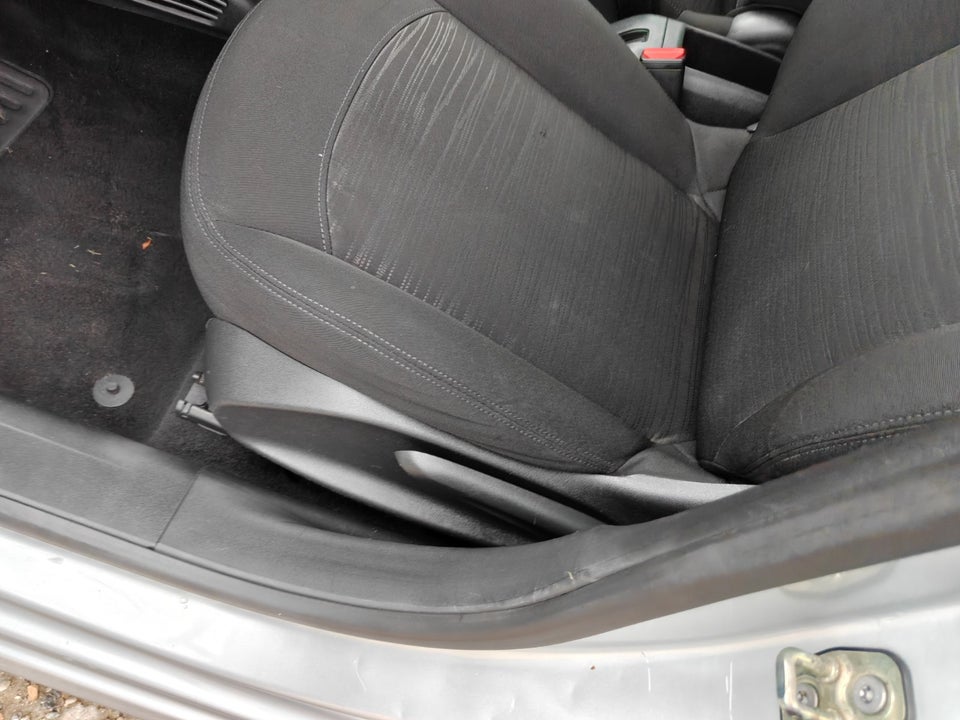 Peugeot 208 1,0 VTi Access 5d