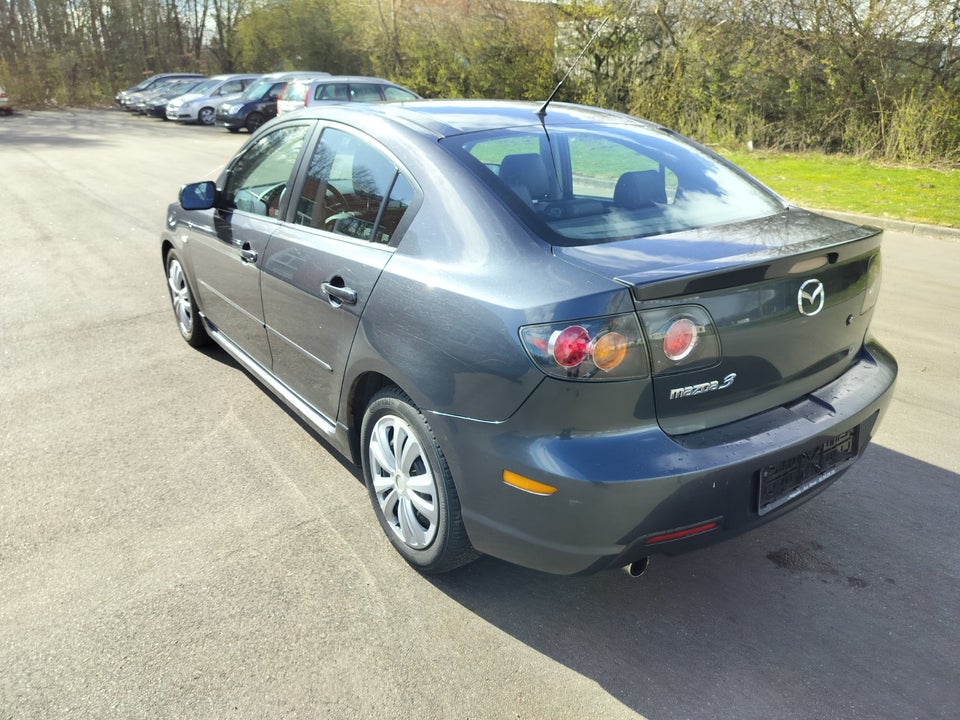 Mazda 3 2,0  4d