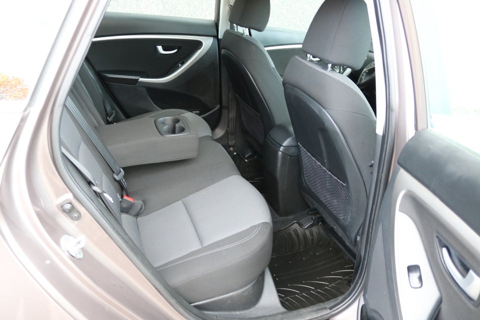 Hyundai i30 1,6 CRDi 110 Style CW Eco 5d