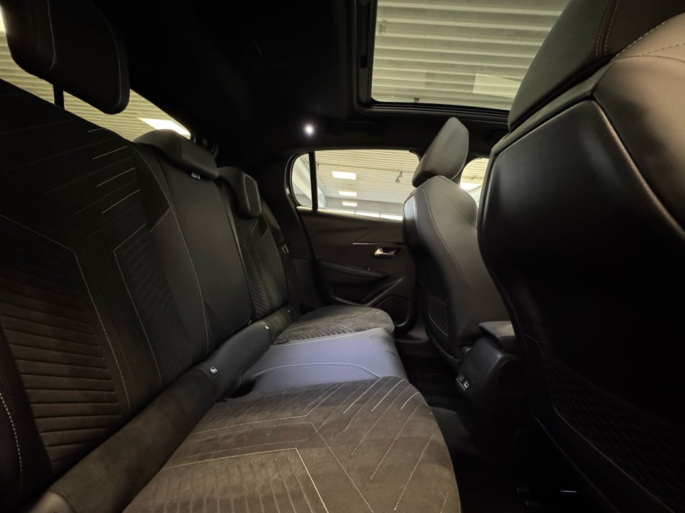 Peugeot e-208 54 GT 5d