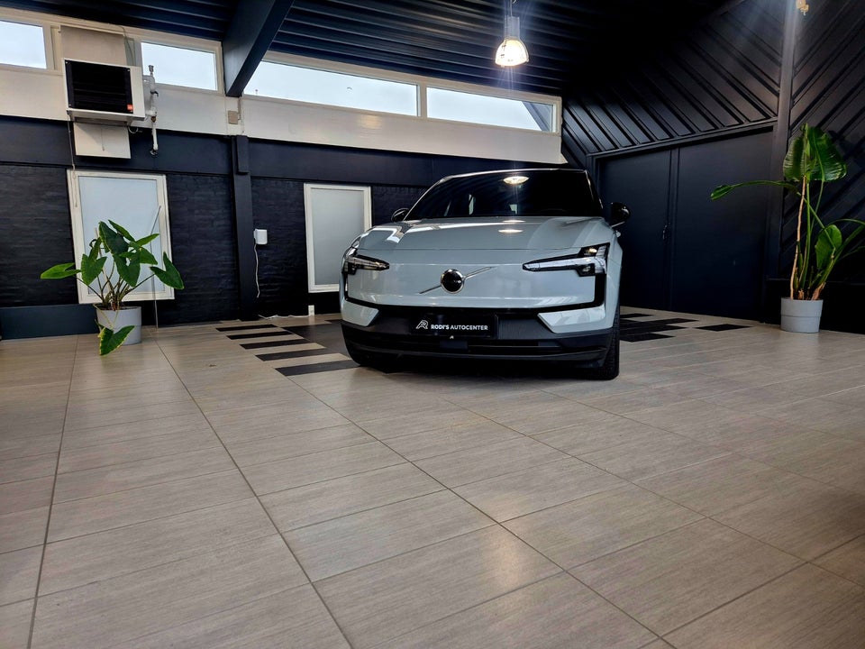 Volvo EX30 Extended Range Plus 5d