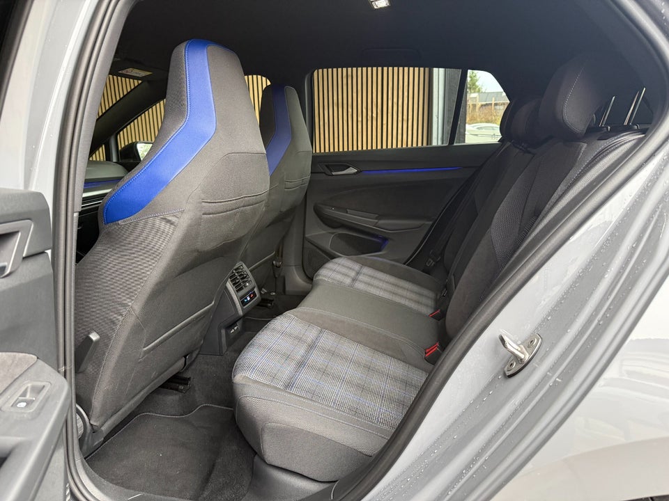 VW Golf VIII 1,5 GTE DSG 5d