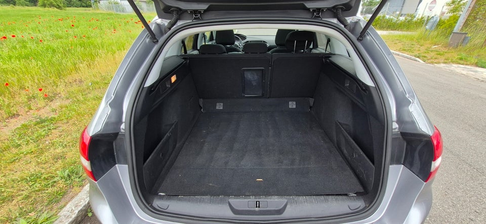 Peugeot 308 1,2 e-THP 110 Style SW 5d