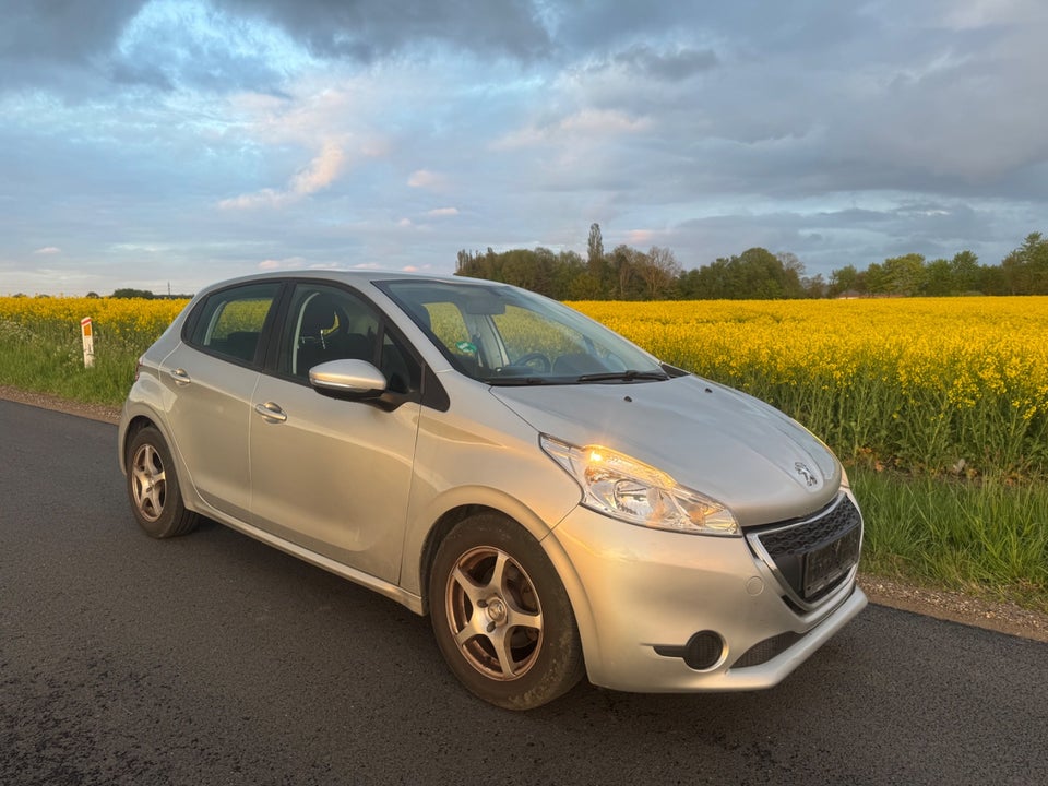 Peugeot 208 1,6 e-HDi 92 Allure 5d