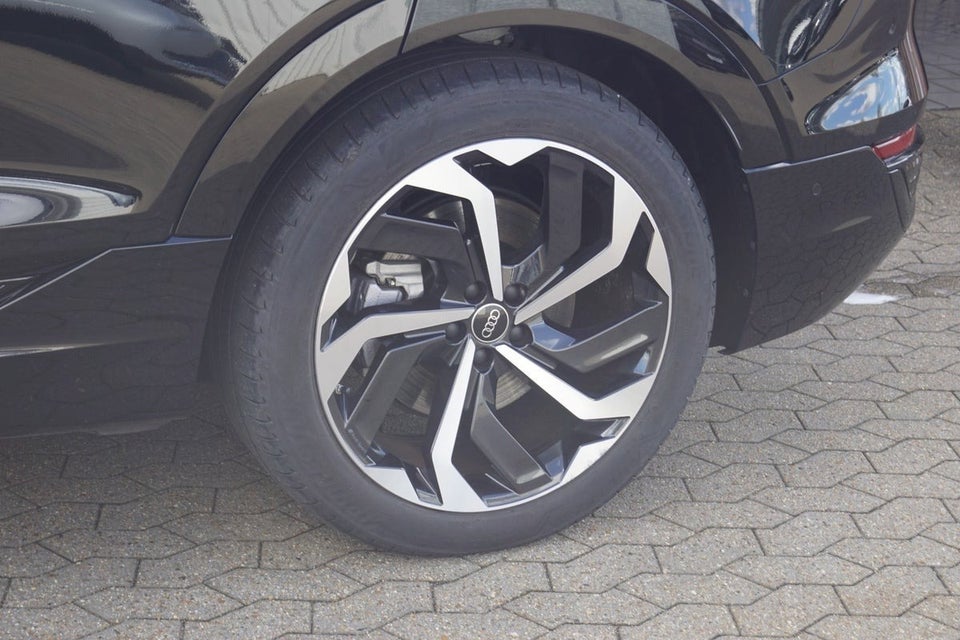 Audi Q8 e-tron 55 Advanced quattro 5d
