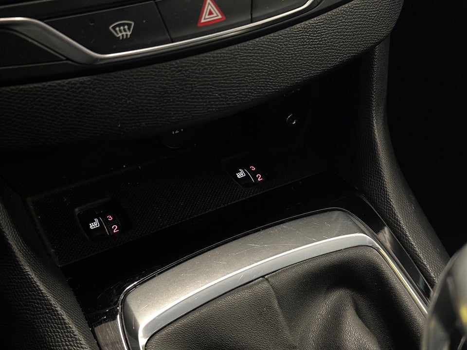 Peugeot 308 1,2 e-THP 130 Active SW 5d