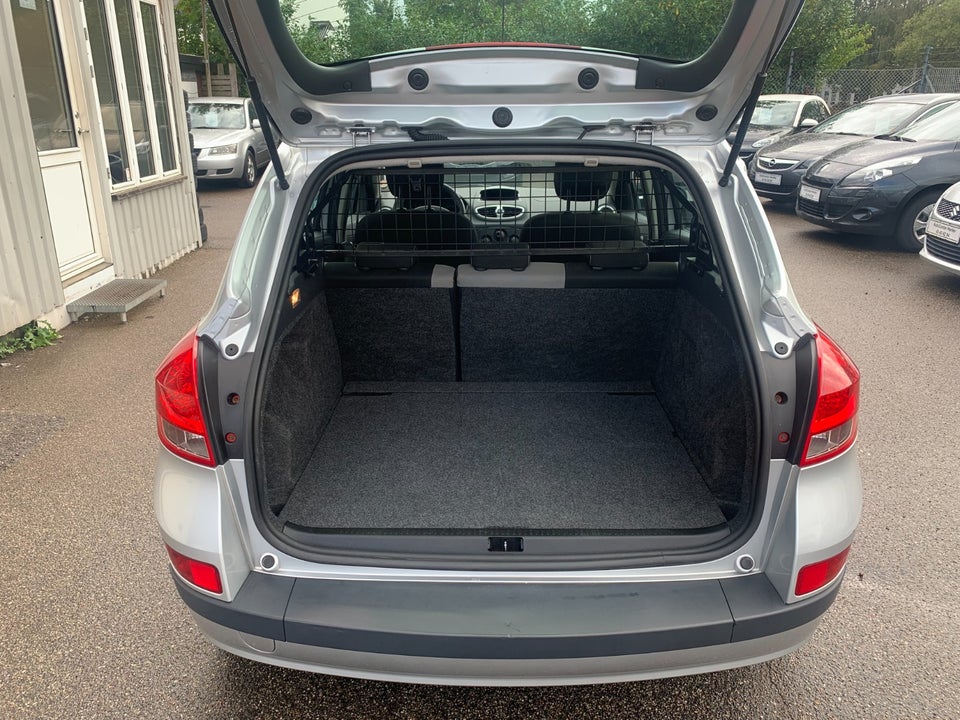 Renault Clio III 1,2 16V Authentique Sport Tourer 5d