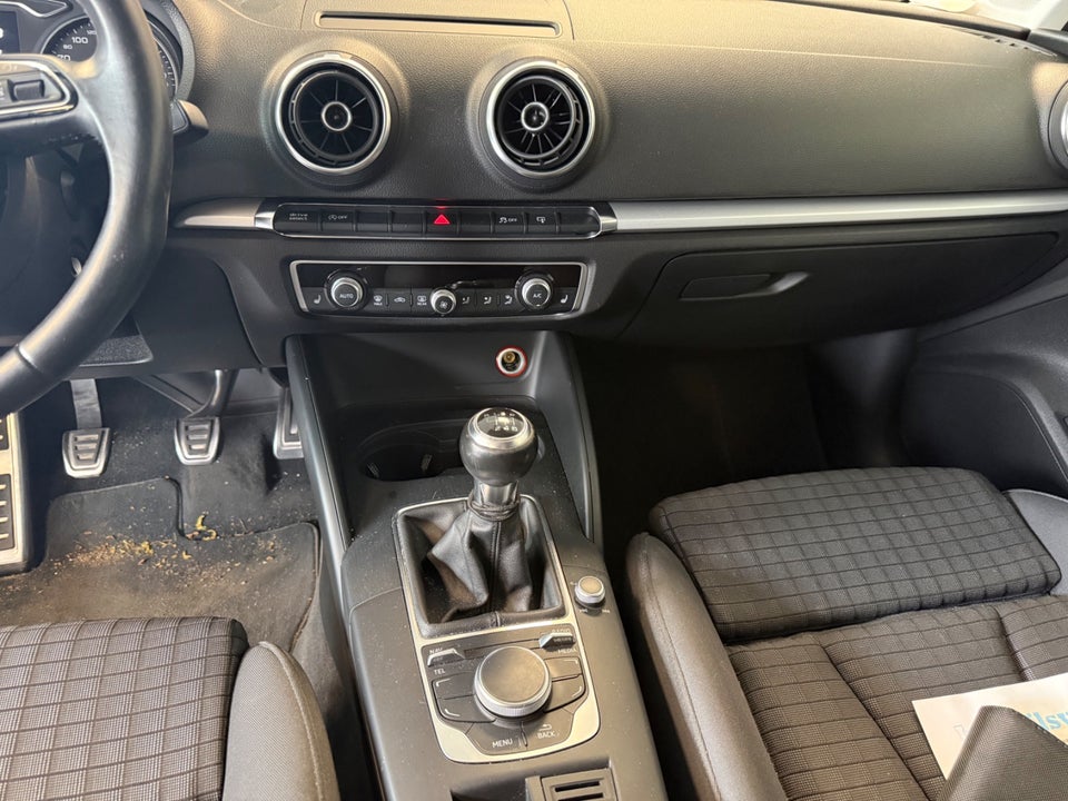 Audi A3 1,4 TFSi 140 Ambiente Sportback 5d