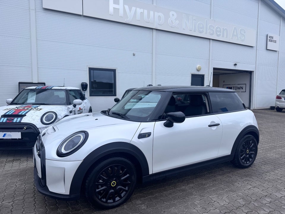 MINI Cooper SE Essential 3d