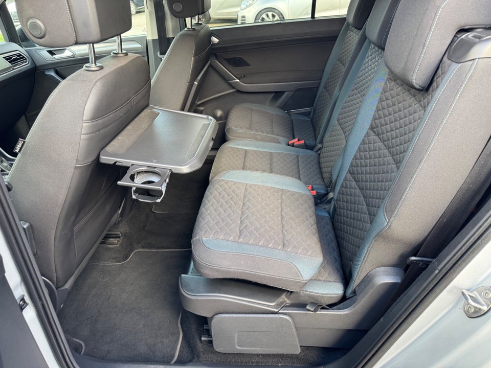 VW Touran 1,6 TDi 115 IQ.Drive DSG 7prs 5d