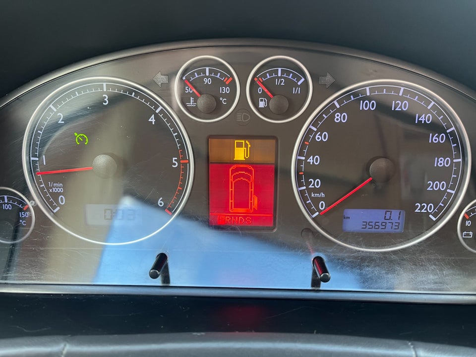 VW Multivan 2,5 TDi 174 Highline Tiptr. 5d