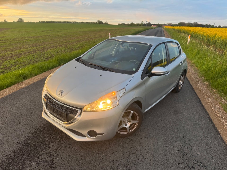Peugeot 208 1,6 e-HDi 92 Allure 5d