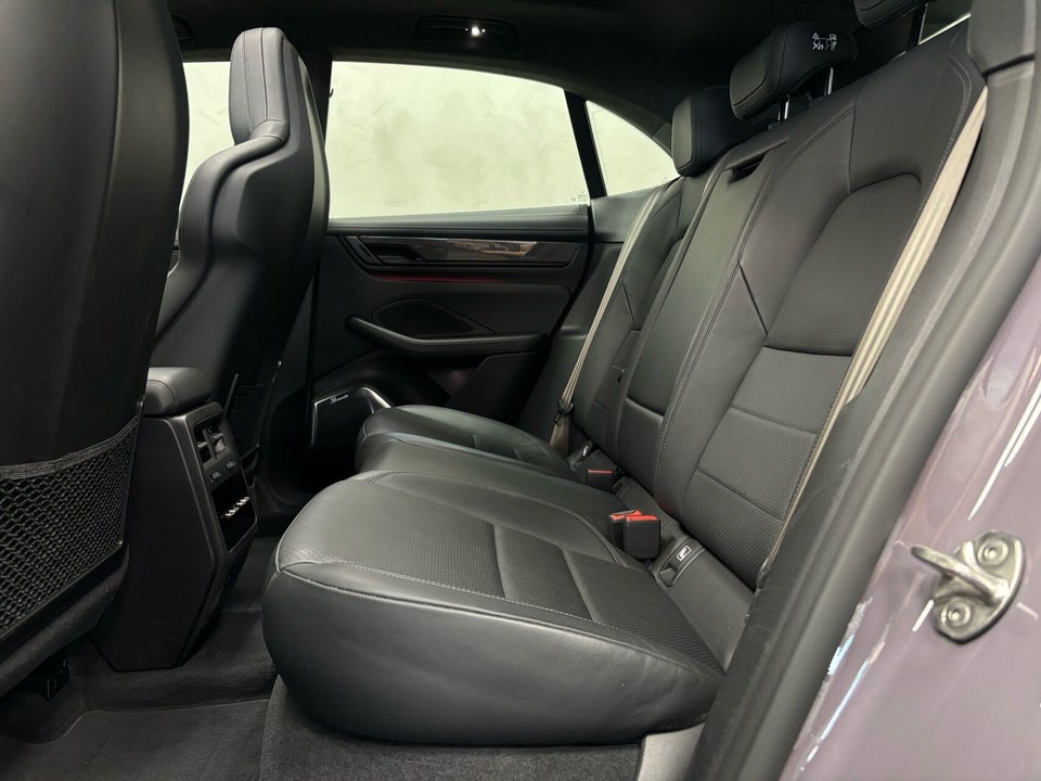 Porsche Macan Turbo 5d