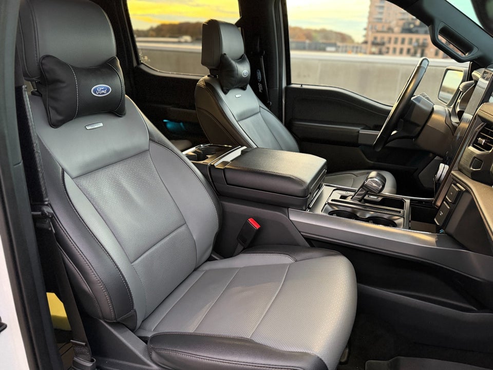 Ford F-150 Lightning Lariat Standard Range 4d