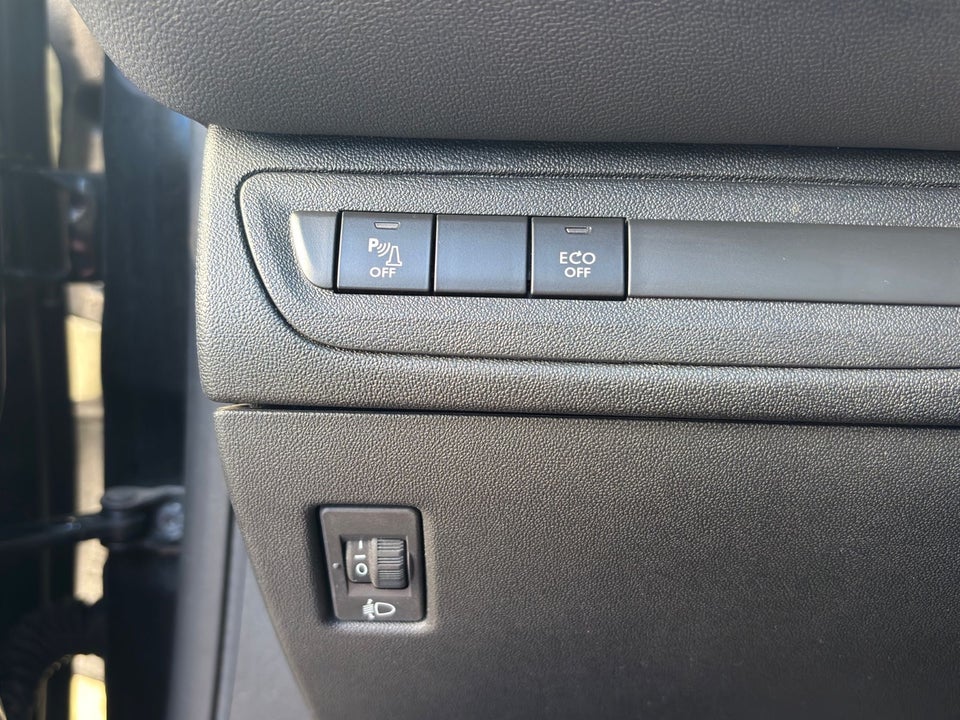 Peugeot 208 1,2 PureTech 82 Allure Sky 5d