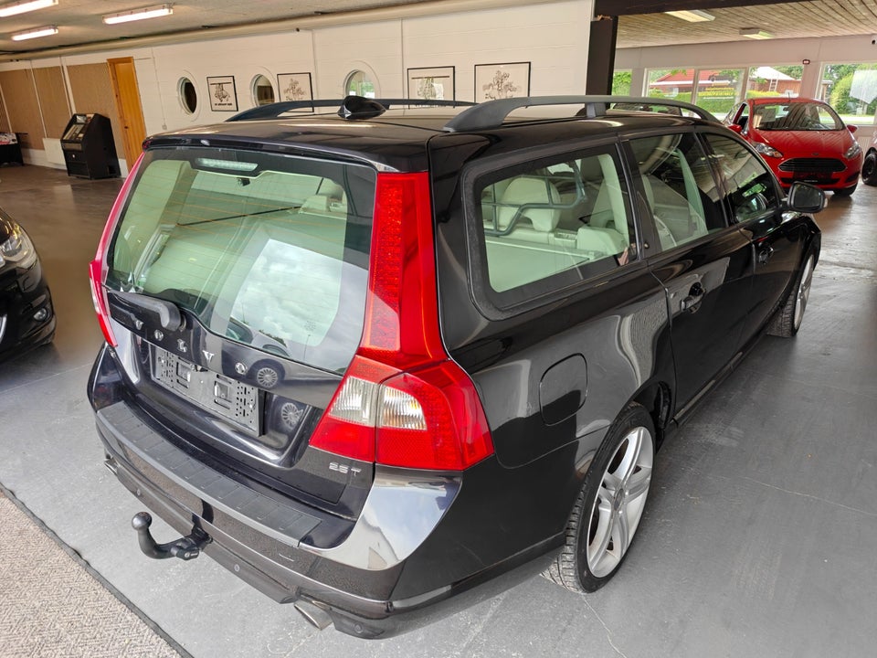 Volvo V70 2,5 T Momentum 5d