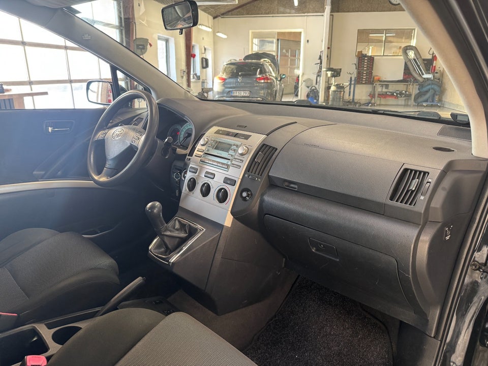 Toyota Corolla Verso 1,8 Sol 5d