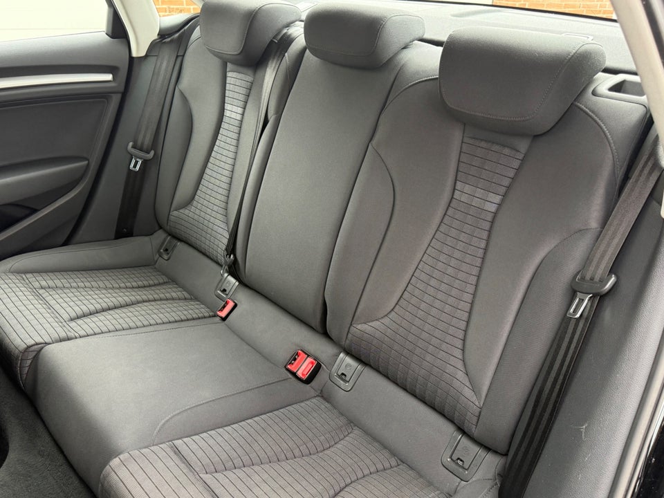 Audi A3 2,0 TDi 150 Ambition S-tr. 4d