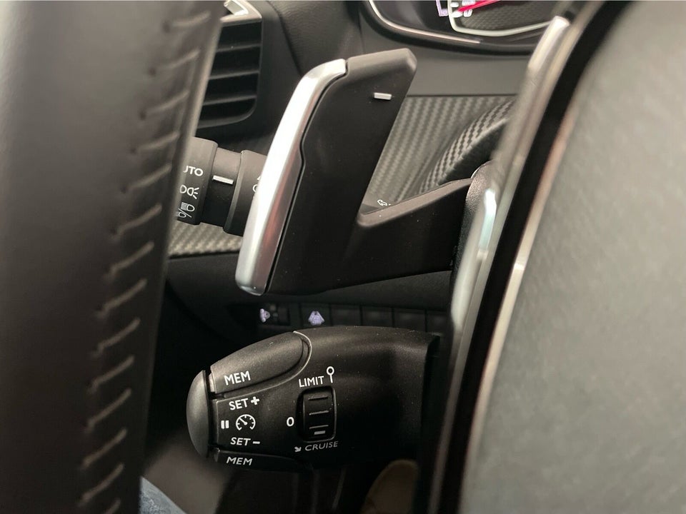 Peugeot 208 1,2 PureTech 100 Allure EAT8 5d