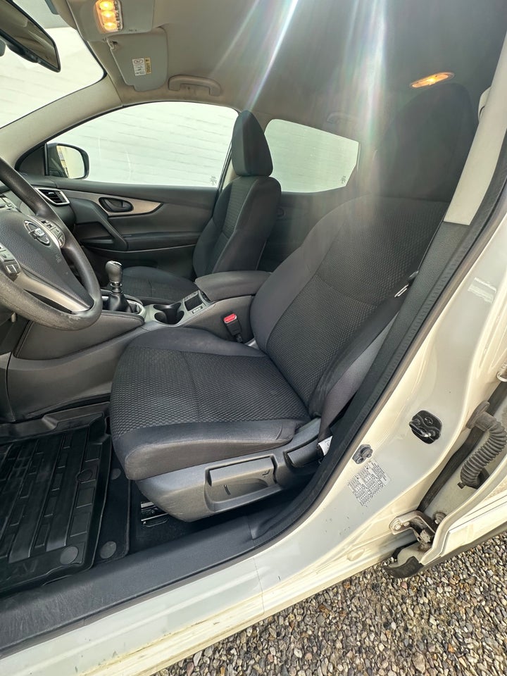 Nissan Qashqai 1,6 Dig-T 163 Visia 5d