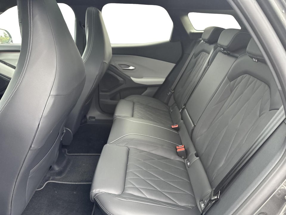 Ford Explorer 77 Premium Extended Range 5d