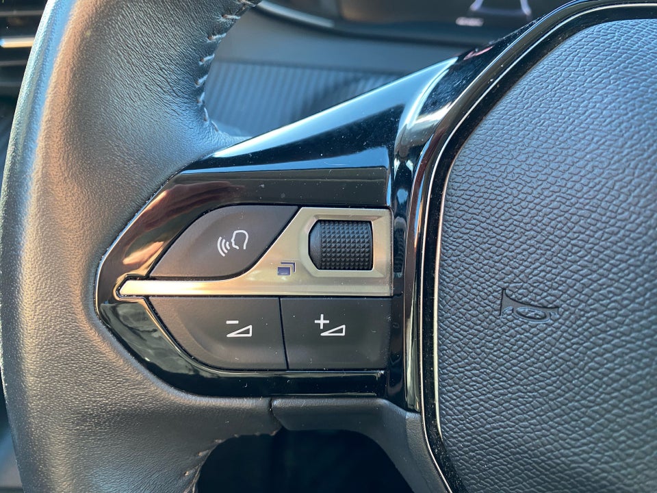 Peugeot 208 1,2 PureTech 100 Allure+ 5d