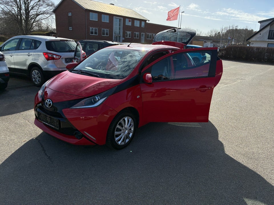 Toyota Aygo 1,0 VVT-i x-play 5d