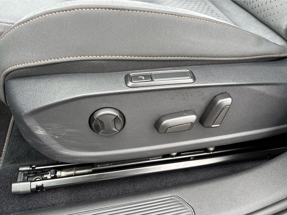 Cupra Born 58 e-Boost Dinamica Pack High 5d