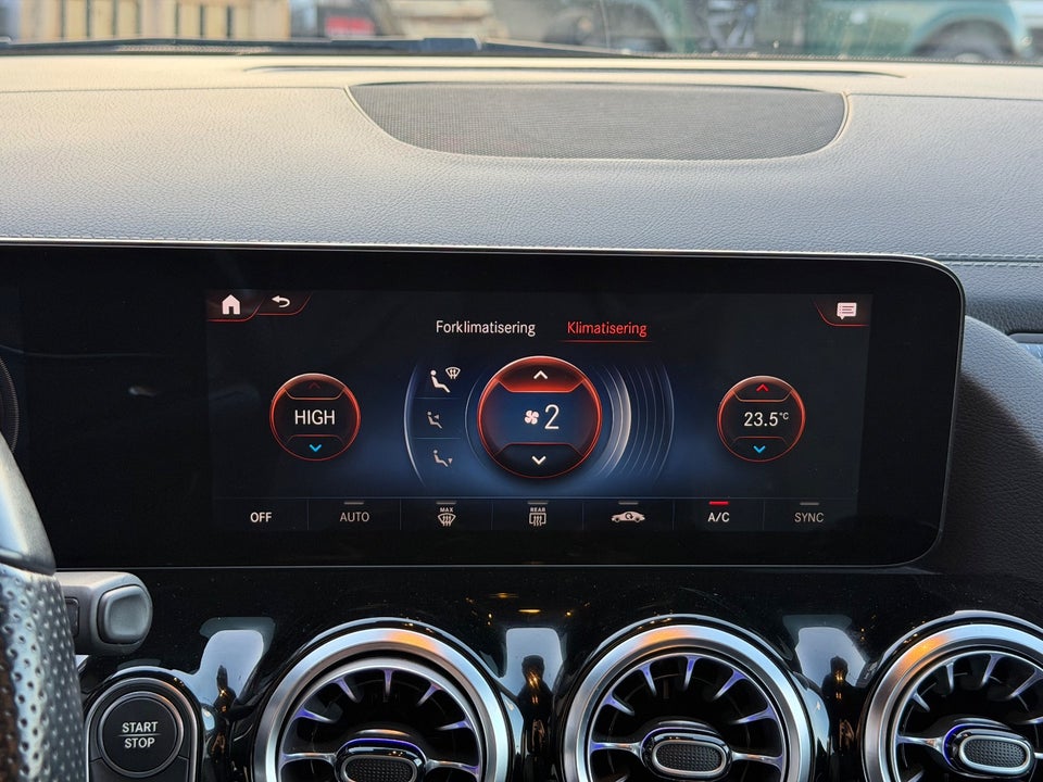 Mercedes EQA300 AMG Line 4Matic 5d