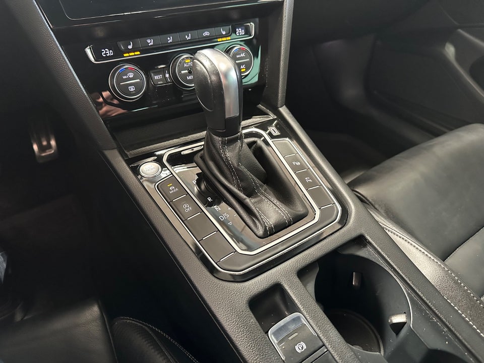 VW Passat 2,0 TSi 272 R-line Variant DSG 4Motion 5d