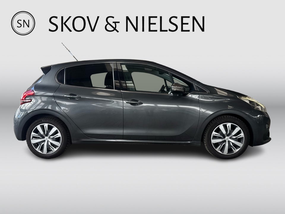 Peugeot 208 1,6 BlueHDi 100 Chili Sky+ 5d