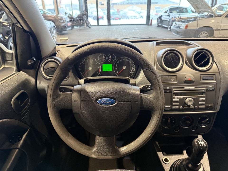 Ford Fiesta 1,4 Ambiente 5d