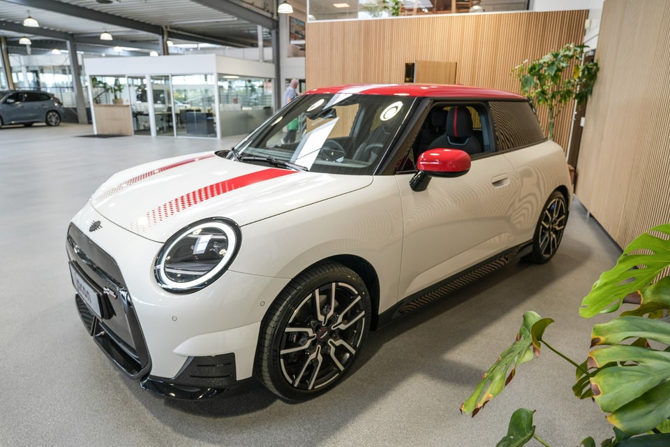 MINI Cooper SE JCW Trim M 3d